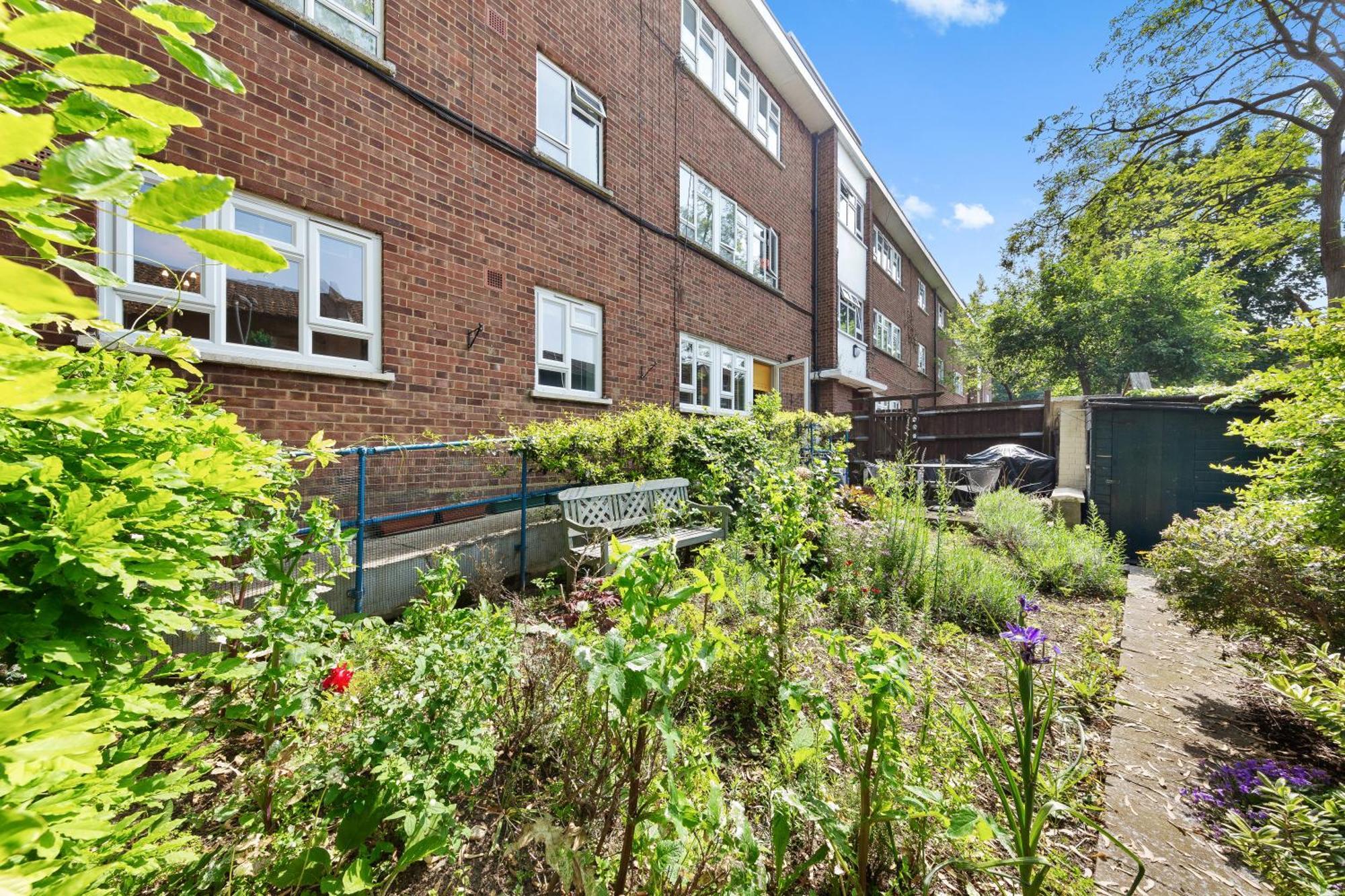 Clapham Serenity Garden Retreat With Free Parking Лондон Екстериор снимка